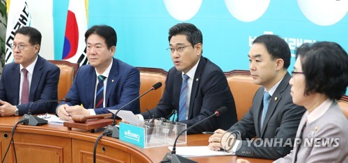 원내정책회의 주재하는 오신환