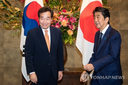 한-일 총리, 면담장으로