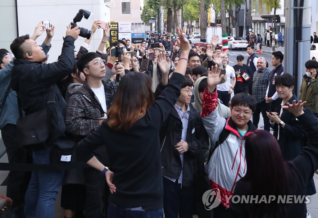 아이폰11 국내 출시, 구매 대기자 입장