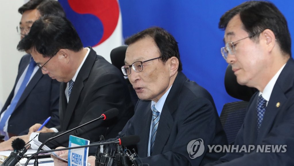 경남 예산정책협의회에서 인사말하는 이해찬