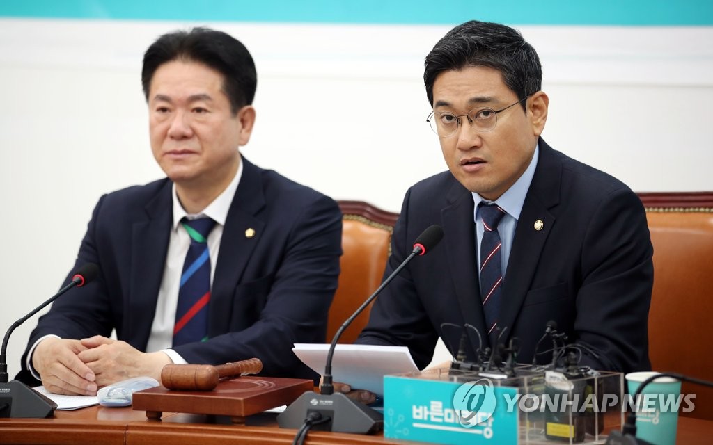 발언하는 오신환 원내대표