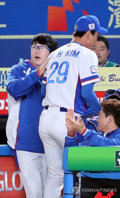 김광현 맞아주는 양현종