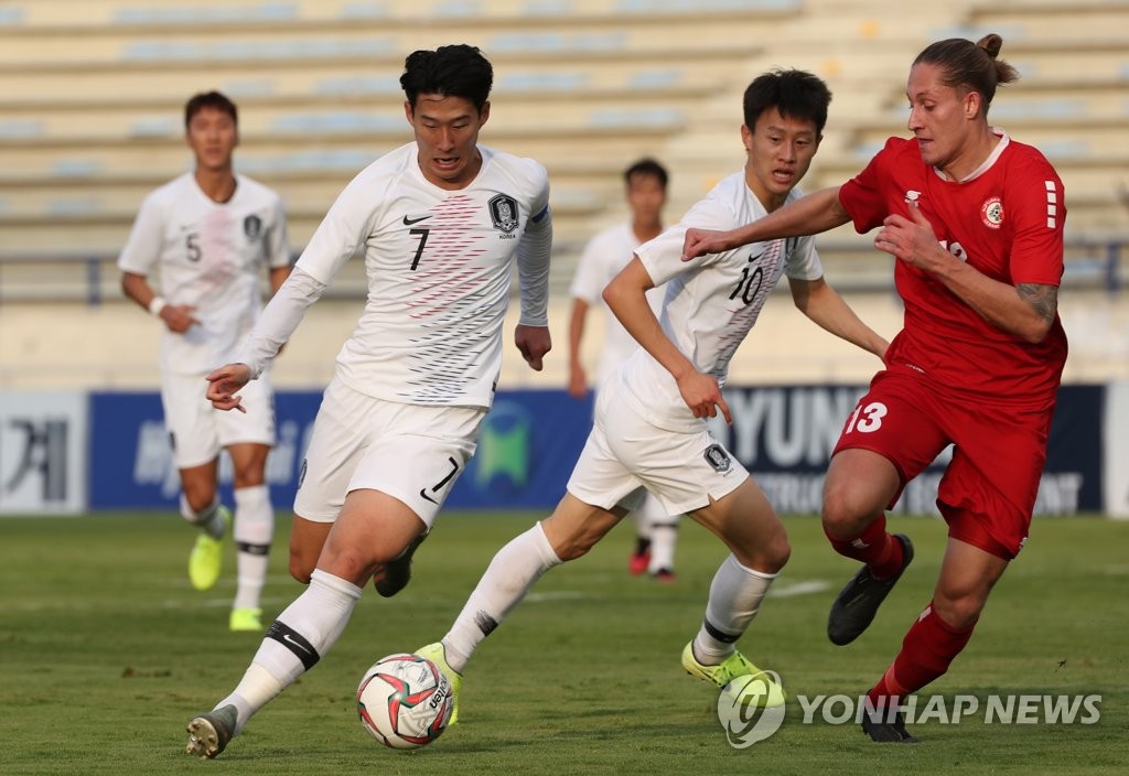 돌파하는 손흥민