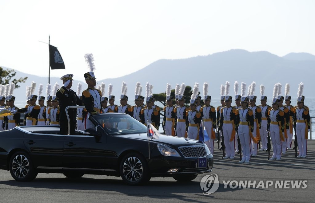 신임 해군사관학교장 사열