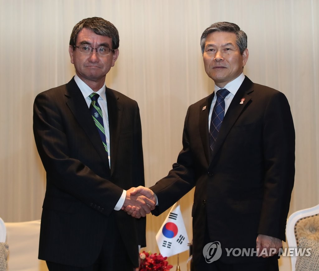 韓日国防相が会談 韓日国防相が会談