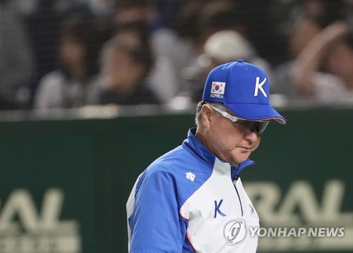 무거운 표정의 김경문 감독