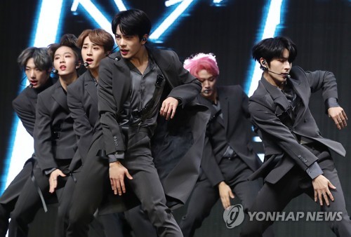 역동적인 안무 선보이는 골든차일드