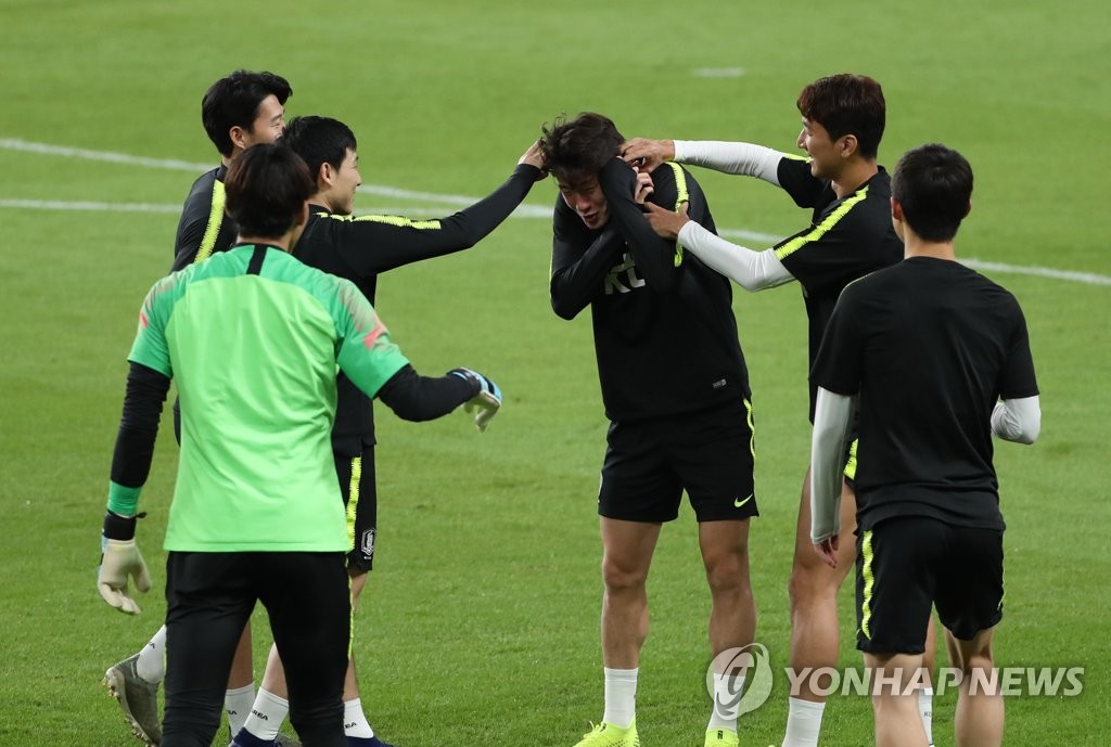 '딱밤' 맞는 황의조