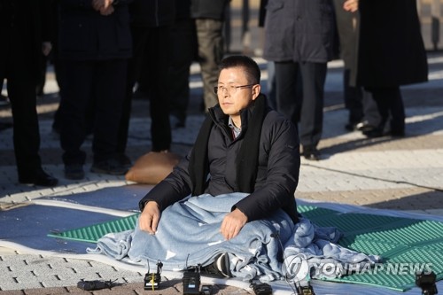 '단식 투쟁 시작'한 황교안 대표