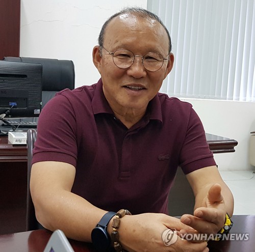 기자간담회 하는 박항서 감독
