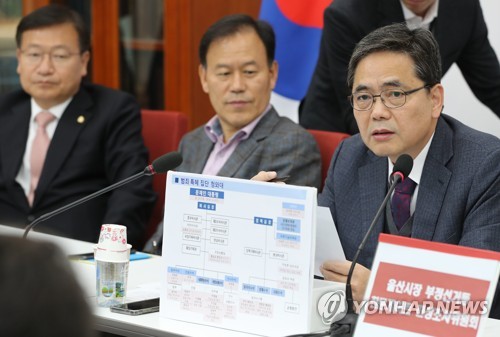 발언하는 한국당 곽상도 의원