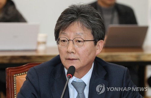 변혁 회의에서 발언하는 유승민