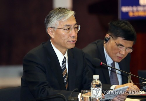 발표하는 추궈훙 주한중국 부대사