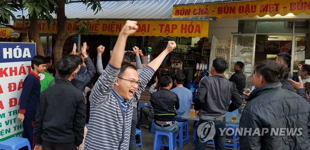 '박항서 매직'에 환호하는 베트남 축구 팬