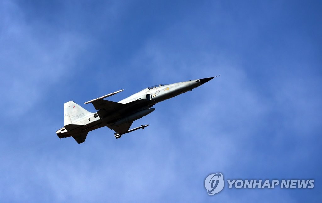 소링 이글 훈련, 비상하는 전투기