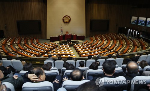 예산합의 불발 '일촉즉발'…與 "4+1案 상정", 한국당 "총력저지"