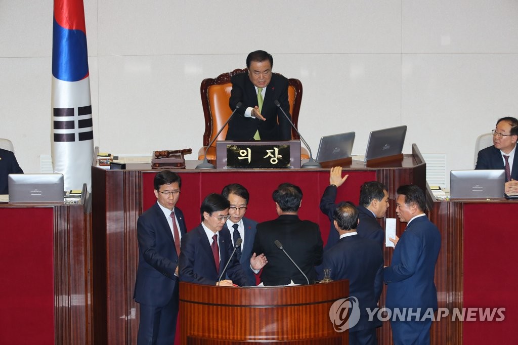 한국당, 예산안 상정 항의