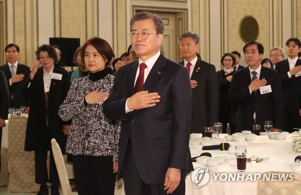 大統領府でねぎらいの昼食会 大統領府でねぎらいの昼食会