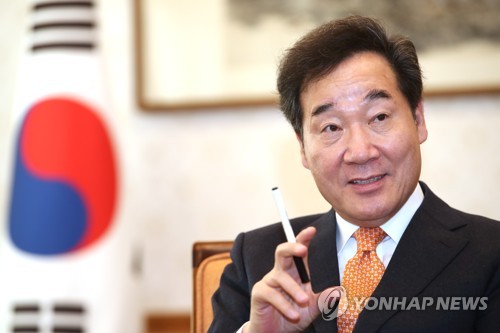 연합뉴스와 인터뷰하는 이낙연 총리