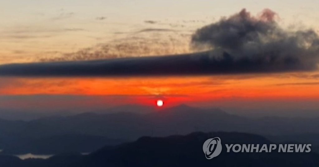 무등산에서 바라본 경자년 첫 일출