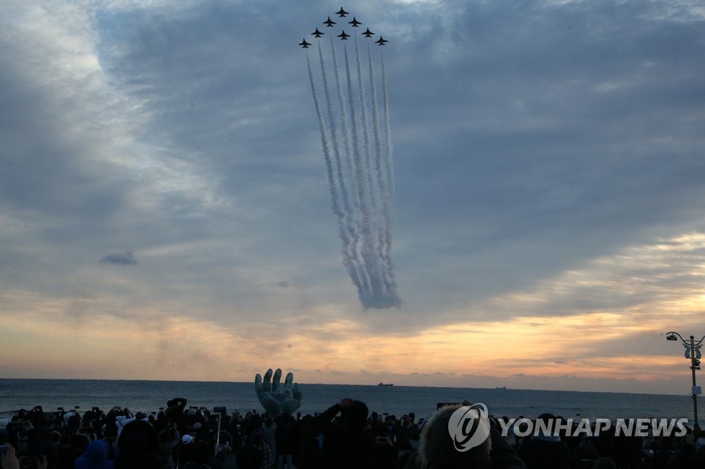 포항 하늘 위 블랙이글스