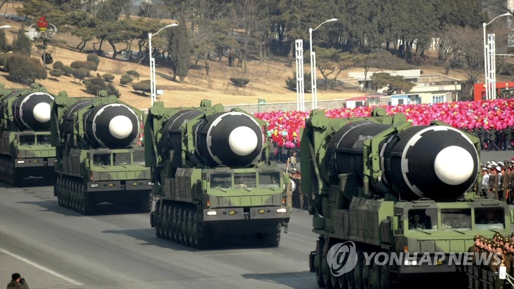 북한, 전원회의 영상에 ICBM 등 과거 무기사진 공개