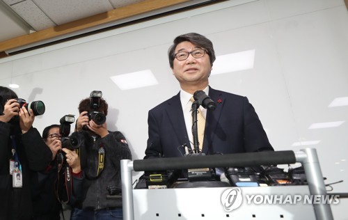 기자간담회 하는 김지형 전 대법관