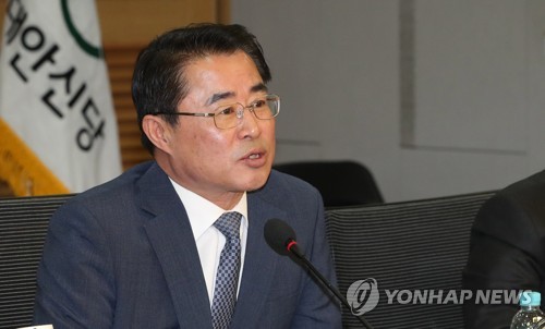 발언하는 최경환 대표