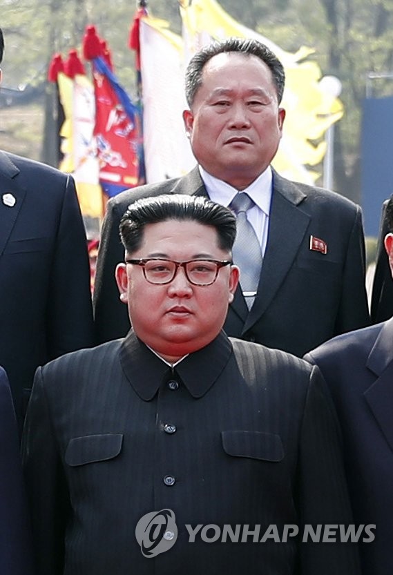 김정은 북한 국무위원장과 리선권