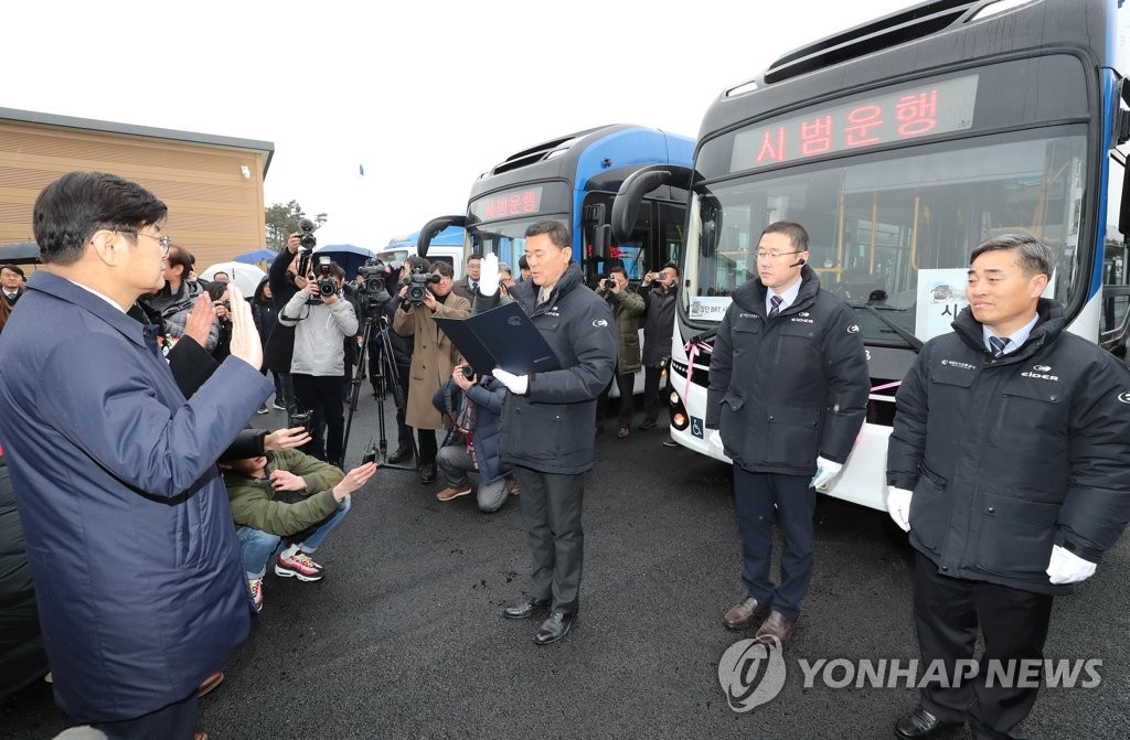 전국 첫 전기 굴절버스, 세종에서 달린다