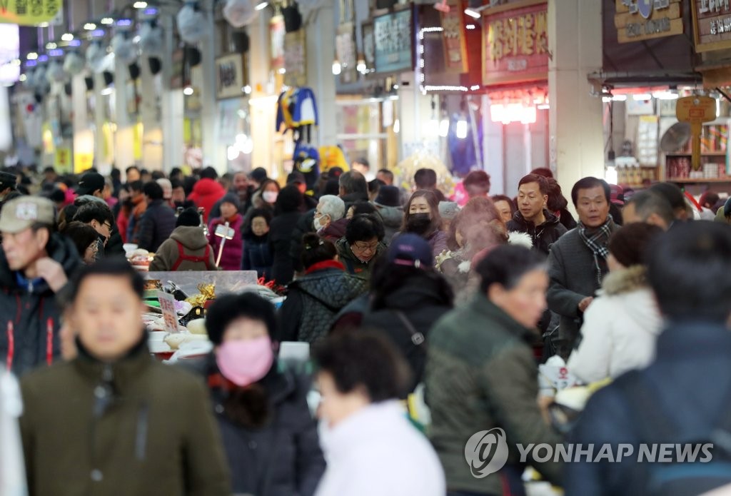 모처럼 붐비는 청주 육거리시장
