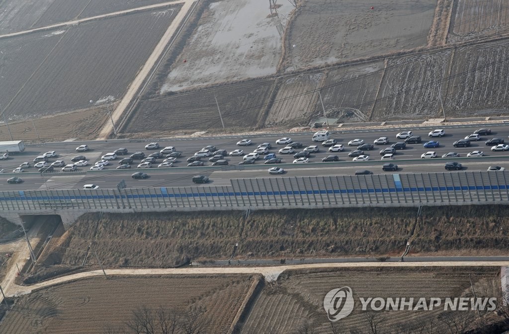 막히기 시작하는 서해안고속도로