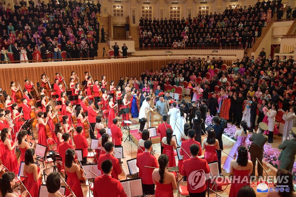 Kim Jong-un acknowledges N. Korean orchestra Kim Jong-un acknowledges N. Korean orchestra