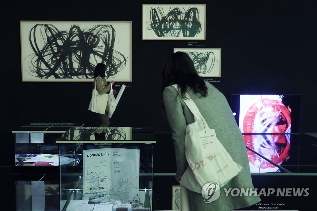 BTSと現代美術家のコラボ展開幕 BTSと現代美術家のコラボ展開幕