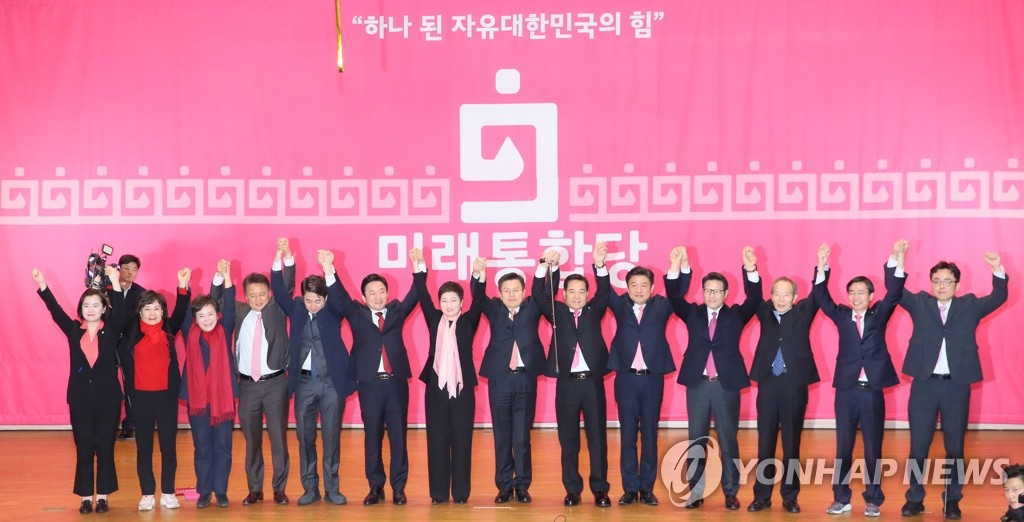 '만세' 외치는 미래통합당