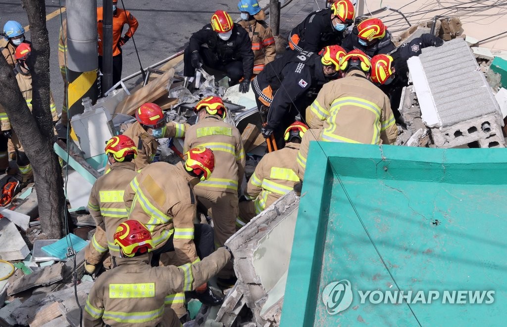 철거 주택 붕괴 매몰 사고현장