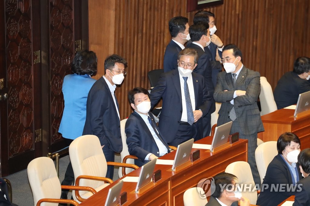대화하는 민주당 이인영 원내대표
