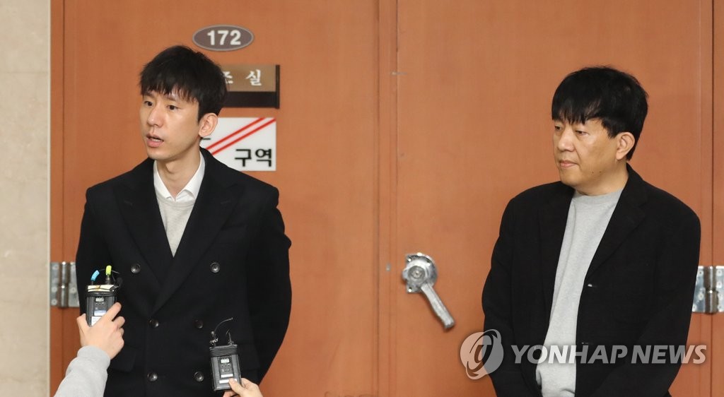 국회 찾아 '타다 금지법' 반대 입장 밝히는 이재웅(오른쪽) 쏘카 대표와 박재욱 VCNC 대표