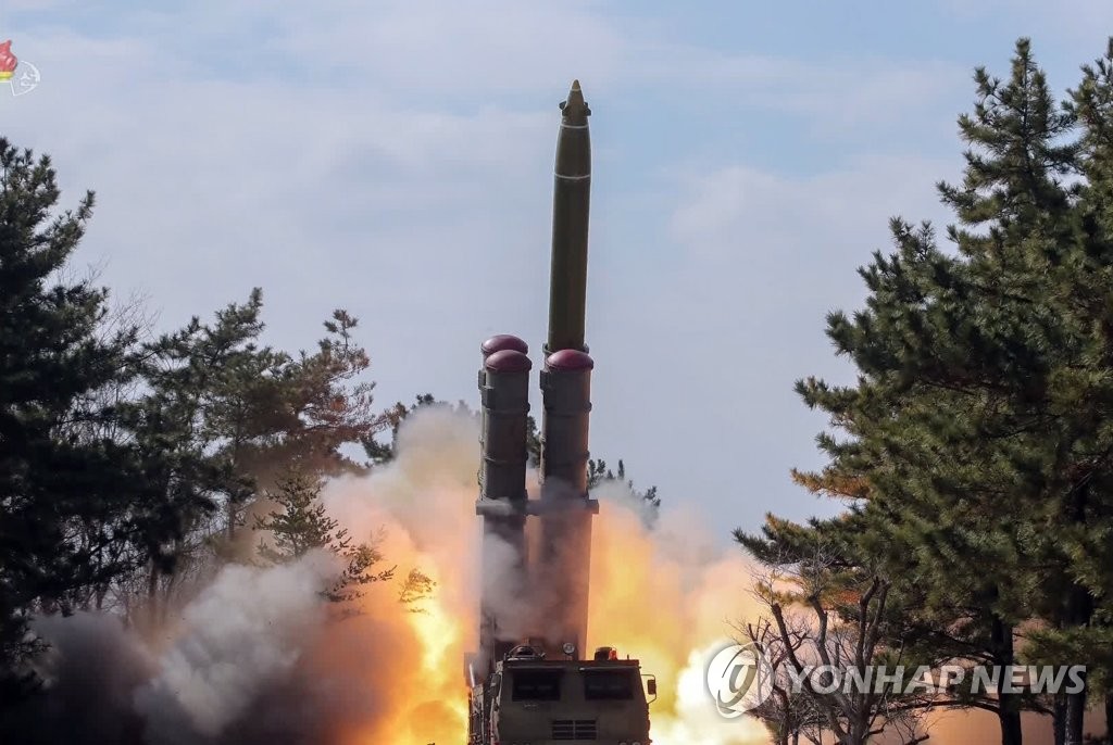 북한, 함남서 동해로 단거리 발사체 3발 발사…일주일만