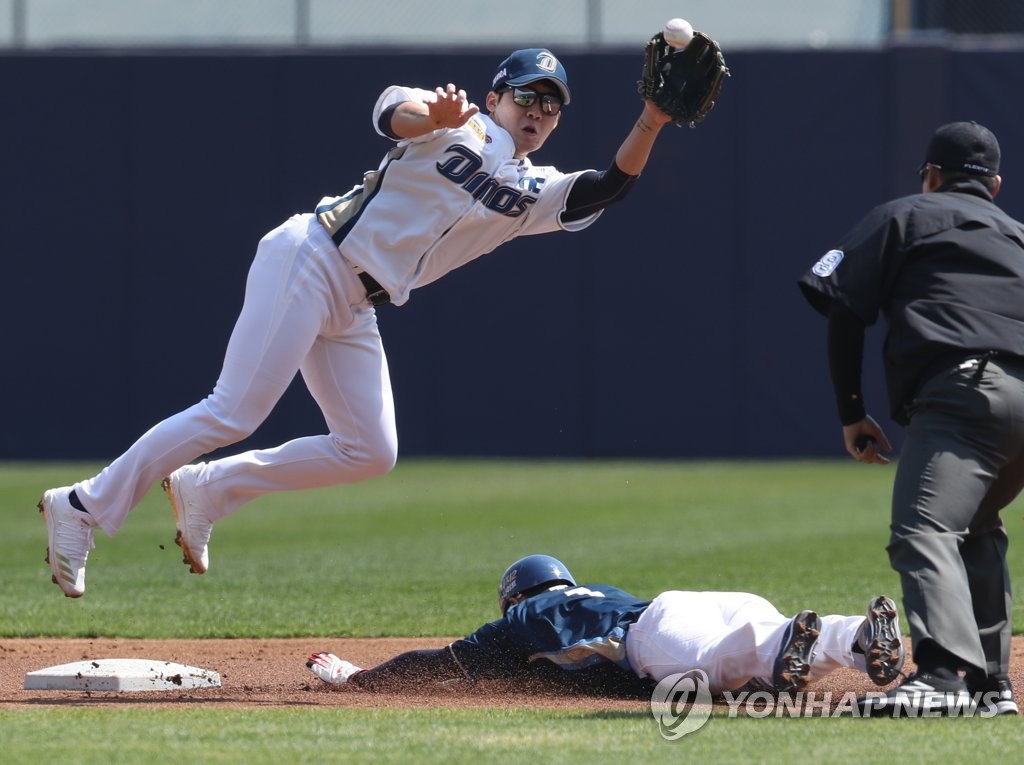 도루 성공하는 김준완