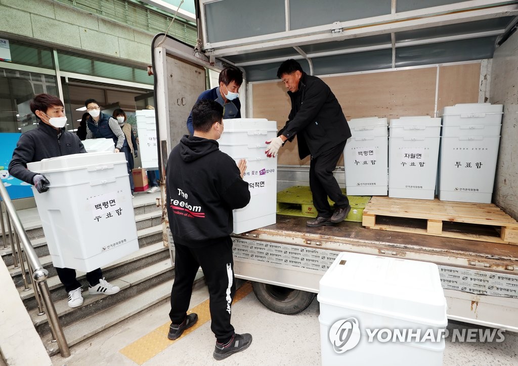 Ballot boxes for islanders Ballot boxes for islanders
