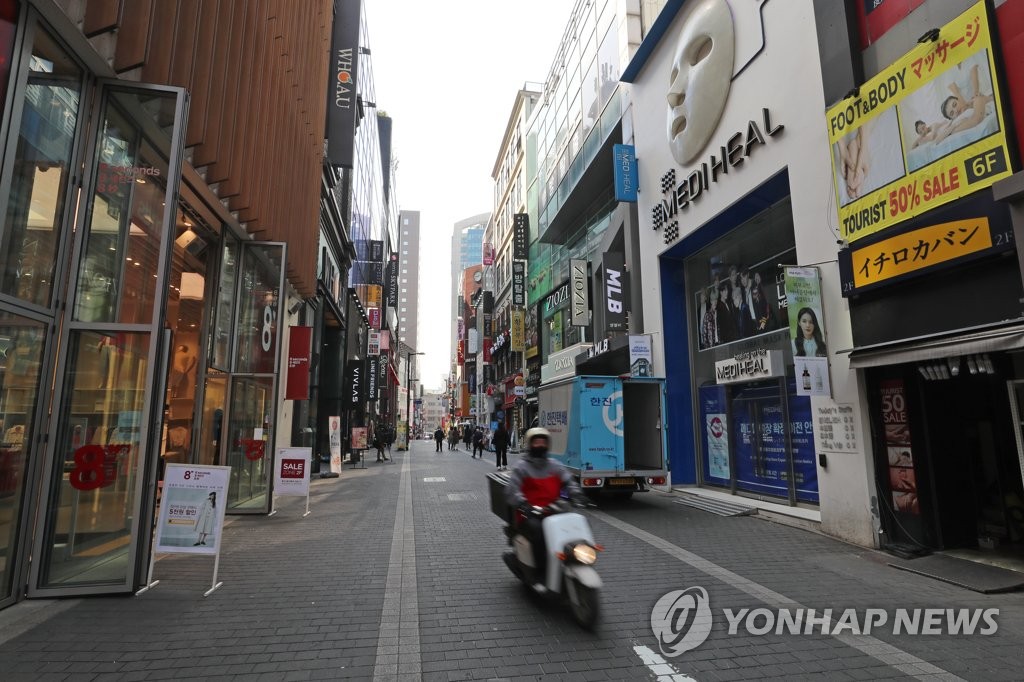 코로나19 경제충격.. 소매판매와 서비스업 직격탄