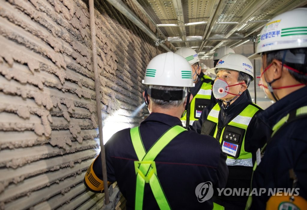 태안발전본부 정비공사장 찾은 한국서부발전 사장
