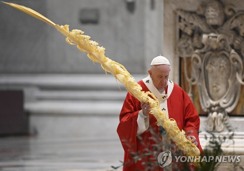 비공개로 성지주일 미사 집전하는 프란치스코 교황