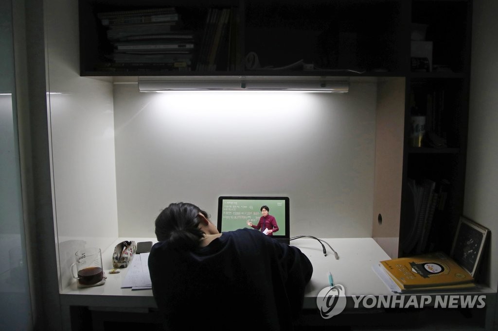 늦은 개학·수능 연기에 무거운 고3의 어깨