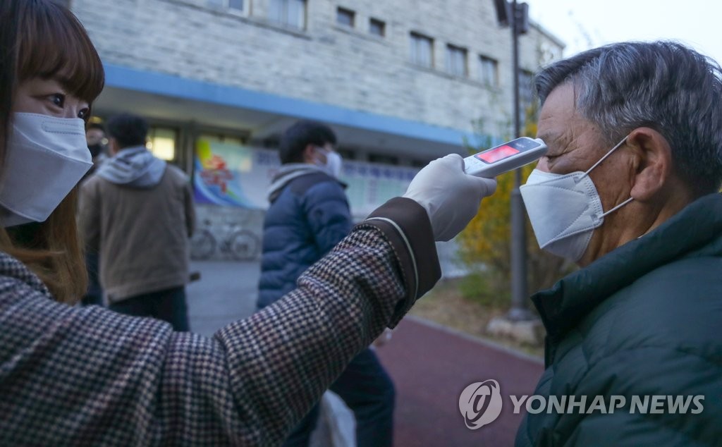 총선 D-5 사전투표, 발열검사부터