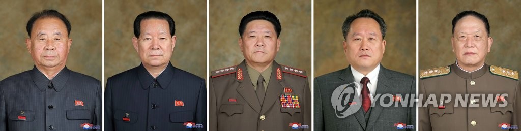 김정호 북한 인민보안상(맨 오른쪽)