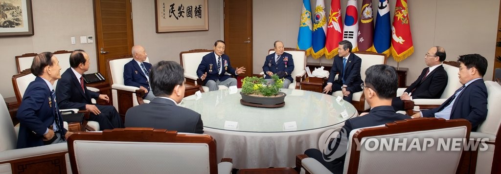 역대 향군회장단 국난극복 지원 장병 노고 치하