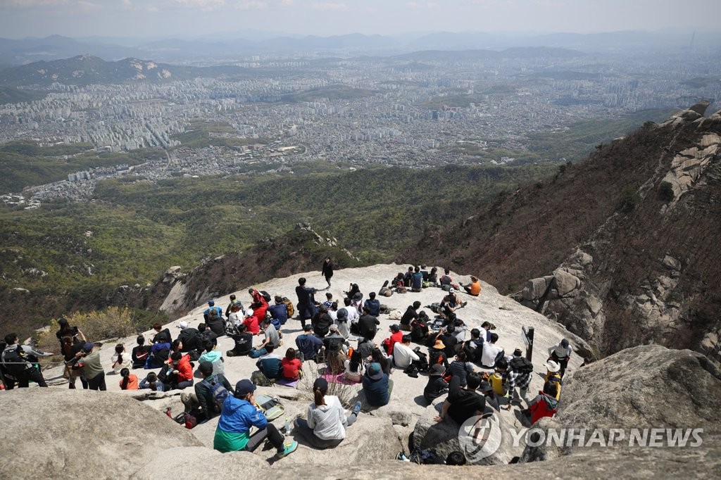 이번 주말 백운대 '북적북적'