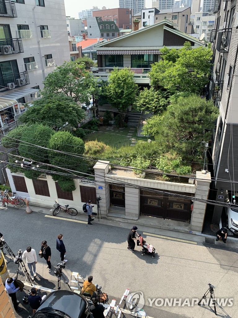 「憩いの場」も家宅捜索 「憩いの場」も家宅捜索